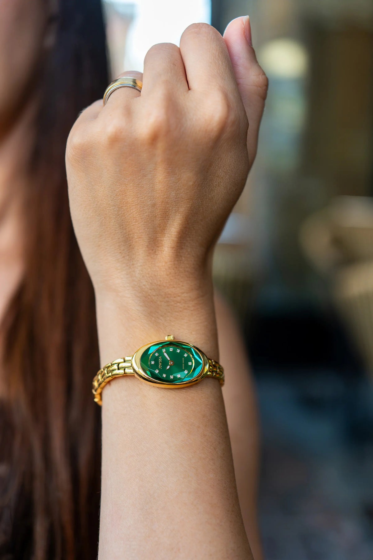 Facet Oval Petite